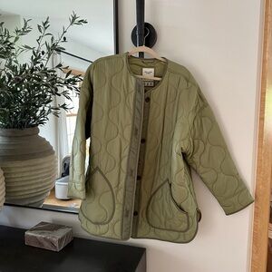 Abercrombie quilted jacket size large